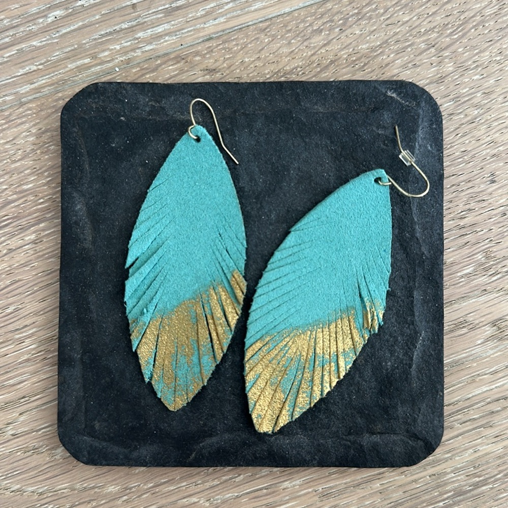 Tangerine Goods Tamborino Leather Feather Earrings